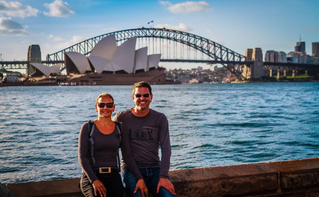 Paar vor Sydney Oper und Harbour Bridge