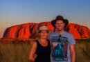 Paar vor Uluru /AyersRock