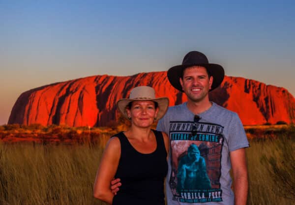 Paar vor Uluru /AyersRock