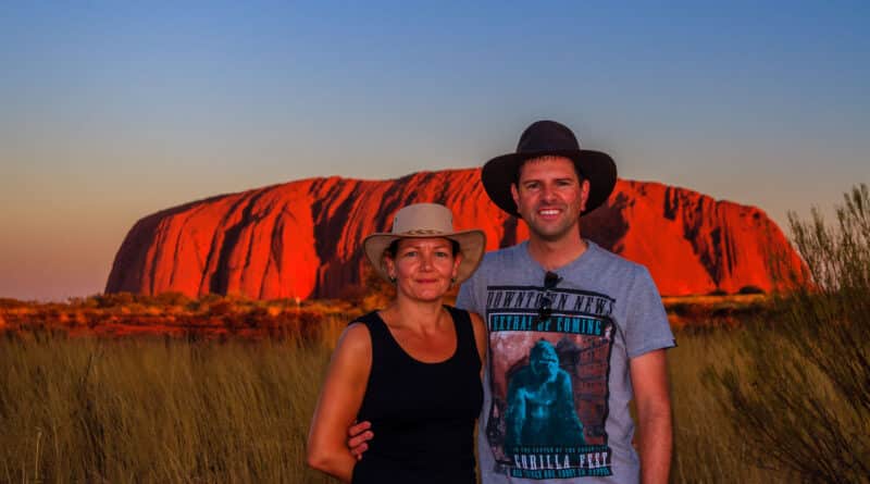 Paar vor Uluru /AyersRock